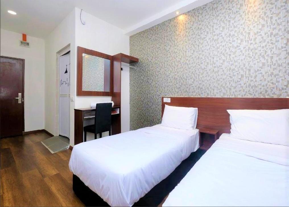 Atabara Boutique Hotel Куантан Екстериор снимка