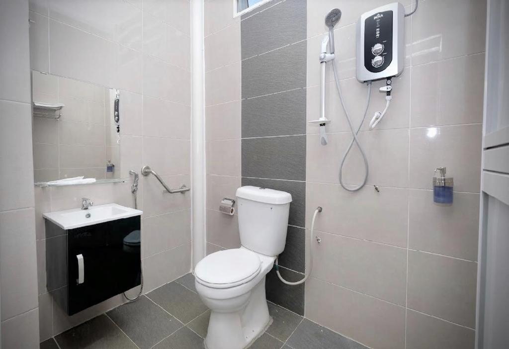Atabara Boutique Hotel Куантан Екстериор снимка