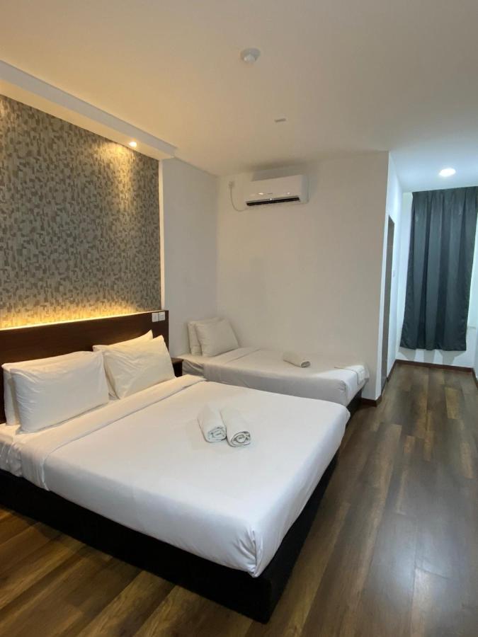 Atabara Boutique Hotel Куантан Екстериор снимка