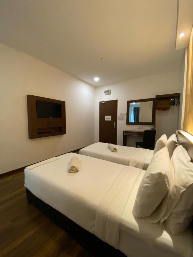 Atabara Boutique Hotel Куантан Екстериор снимка