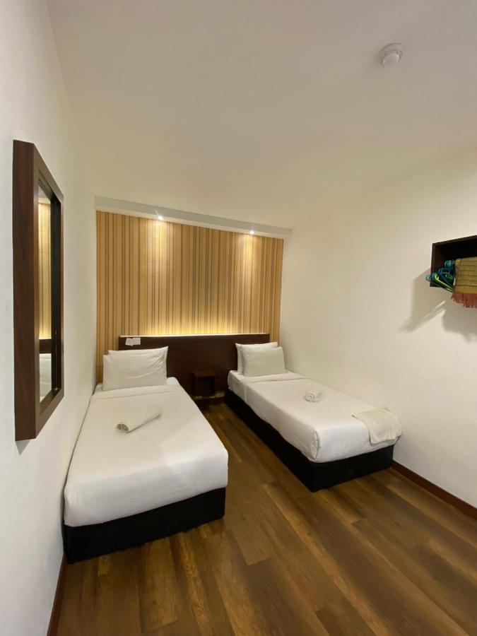 Atabara Boutique Hotel Куантан Екстериор снимка