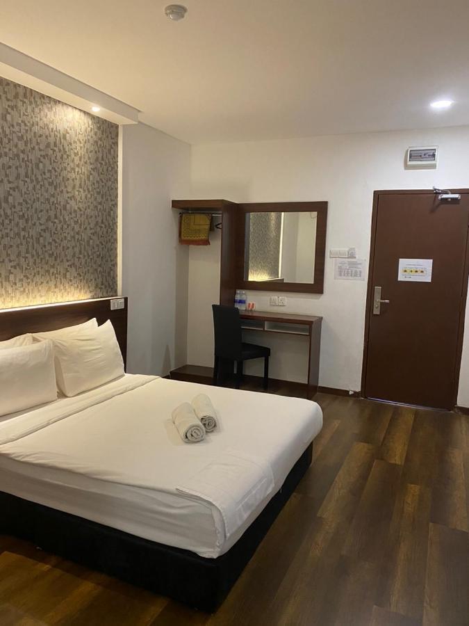 Atabara Boutique Hotel Куантан Екстериор снимка