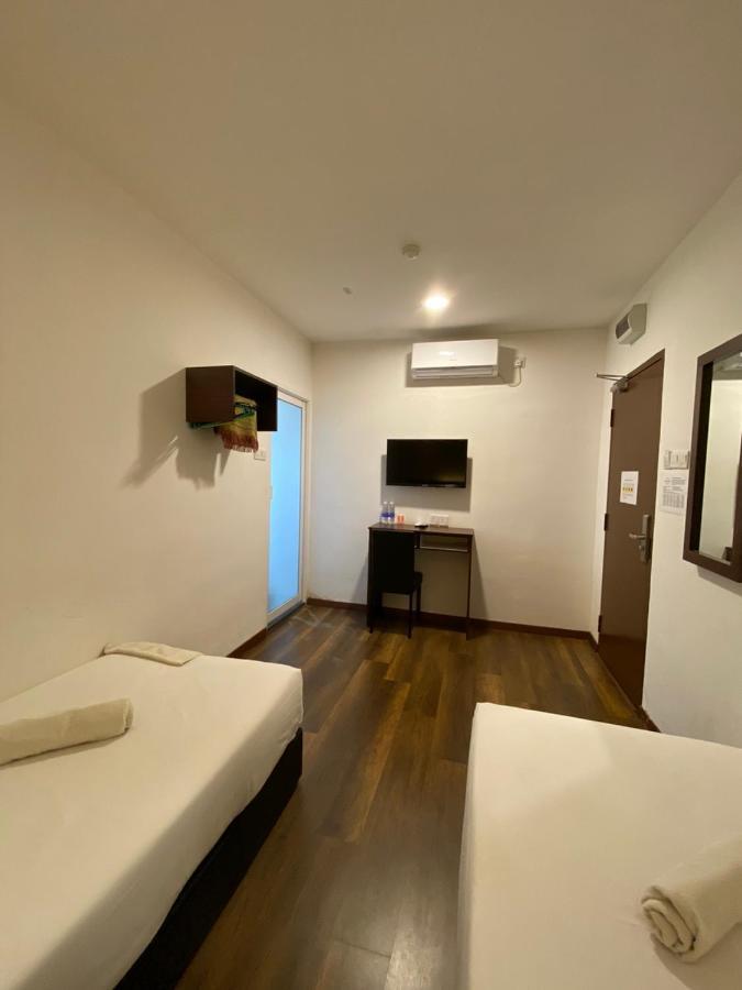 Atabara Boutique Hotel Куантан Екстериор снимка