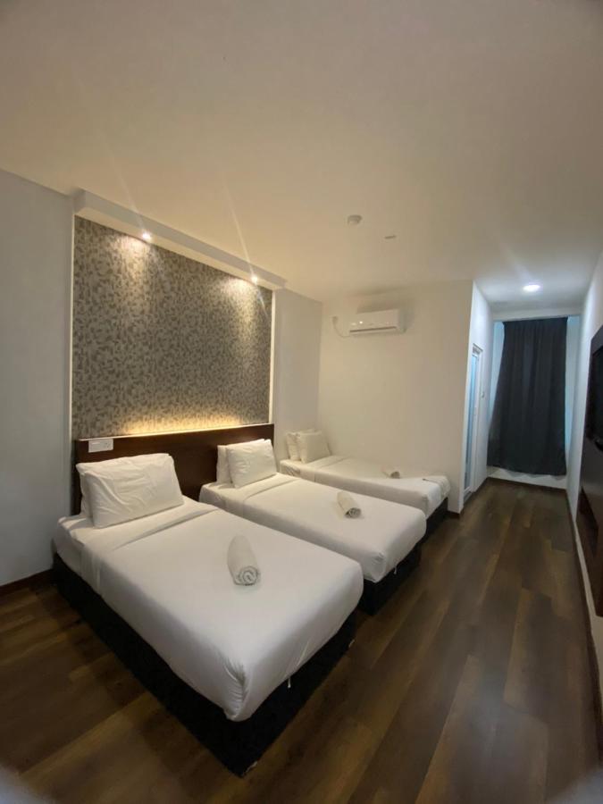 Atabara Boutique Hotel Куантан Екстериор снимка